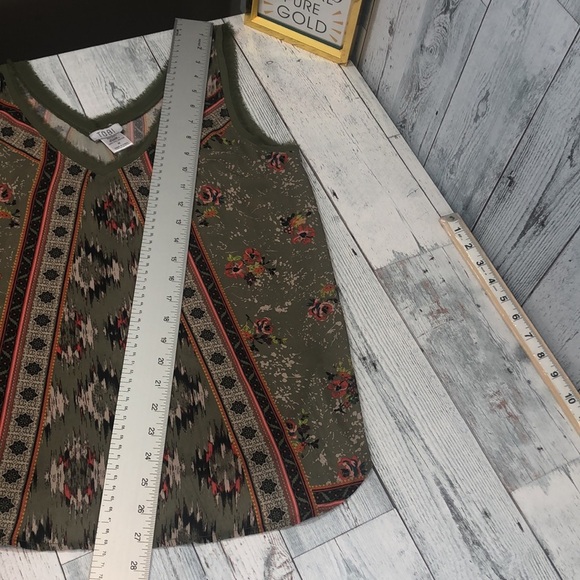 Tobi Boho Double V-Neck Tank Top Medium - Picture 9 of 9